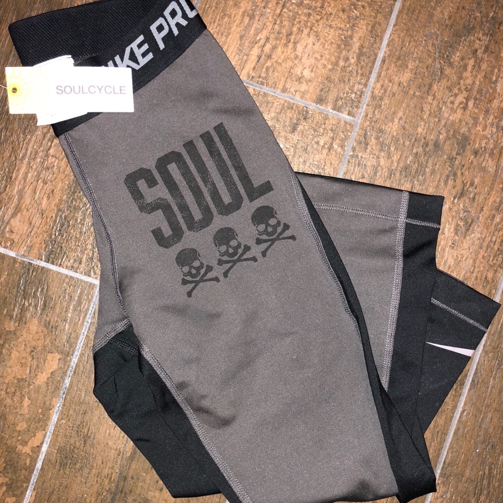 BNWT Nike Pro SoulCycle Crop Leggings